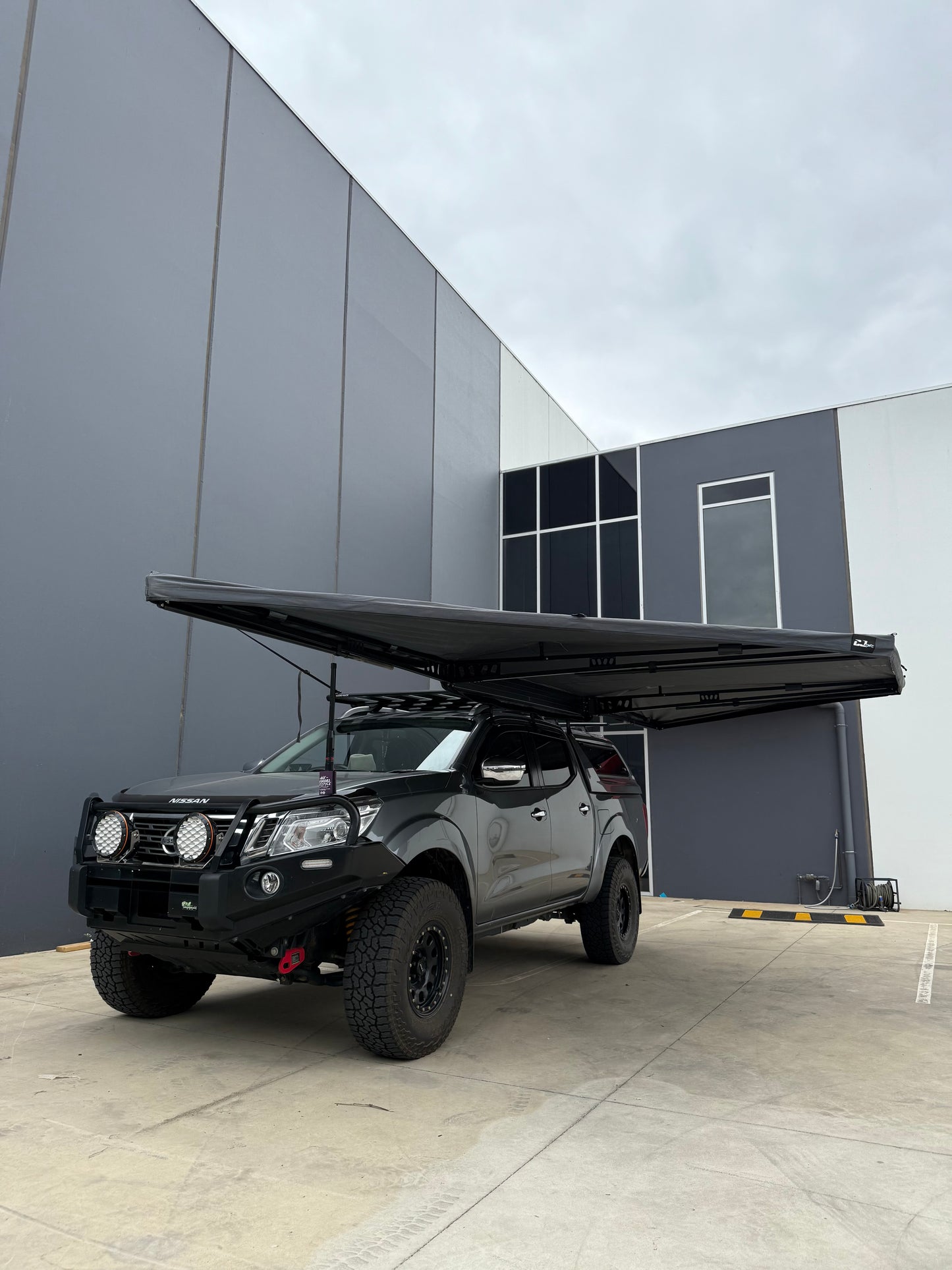 CJ 4x4 180 Degree Freestanding Awning